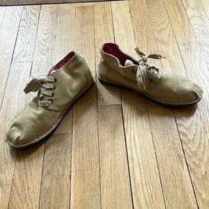 Never worn Tom’s shoes